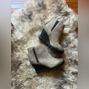 Sorel Joan Uptown Zip Waterproof Wedge Womens Size 8 Khaki/Black